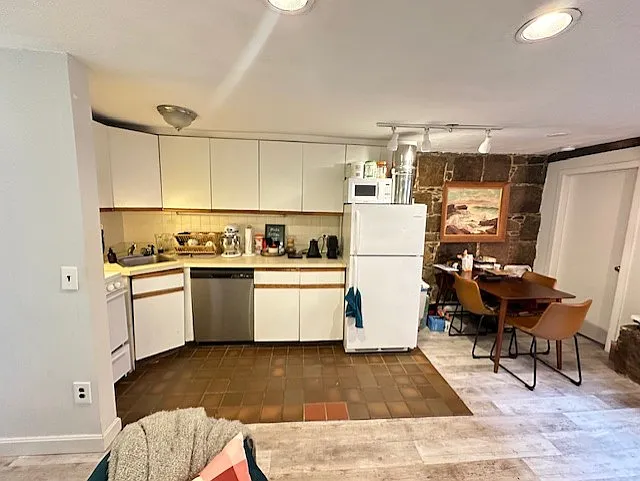 48 Phillips St #A — Photo 3