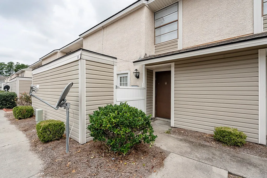 2 bed, 1.5 bath, 1088 sqft, $1,150 — Photo 2