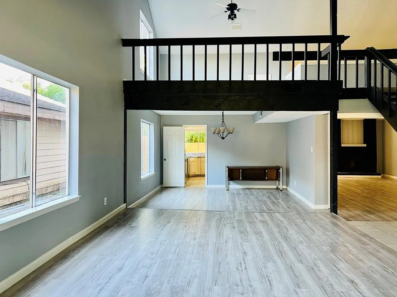 5 bed, 3.0 bath, 2890 sqft, $2,400 — Photo 2