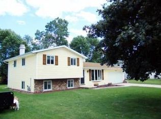 449 Robert Ln, Green Bay, WI 54311