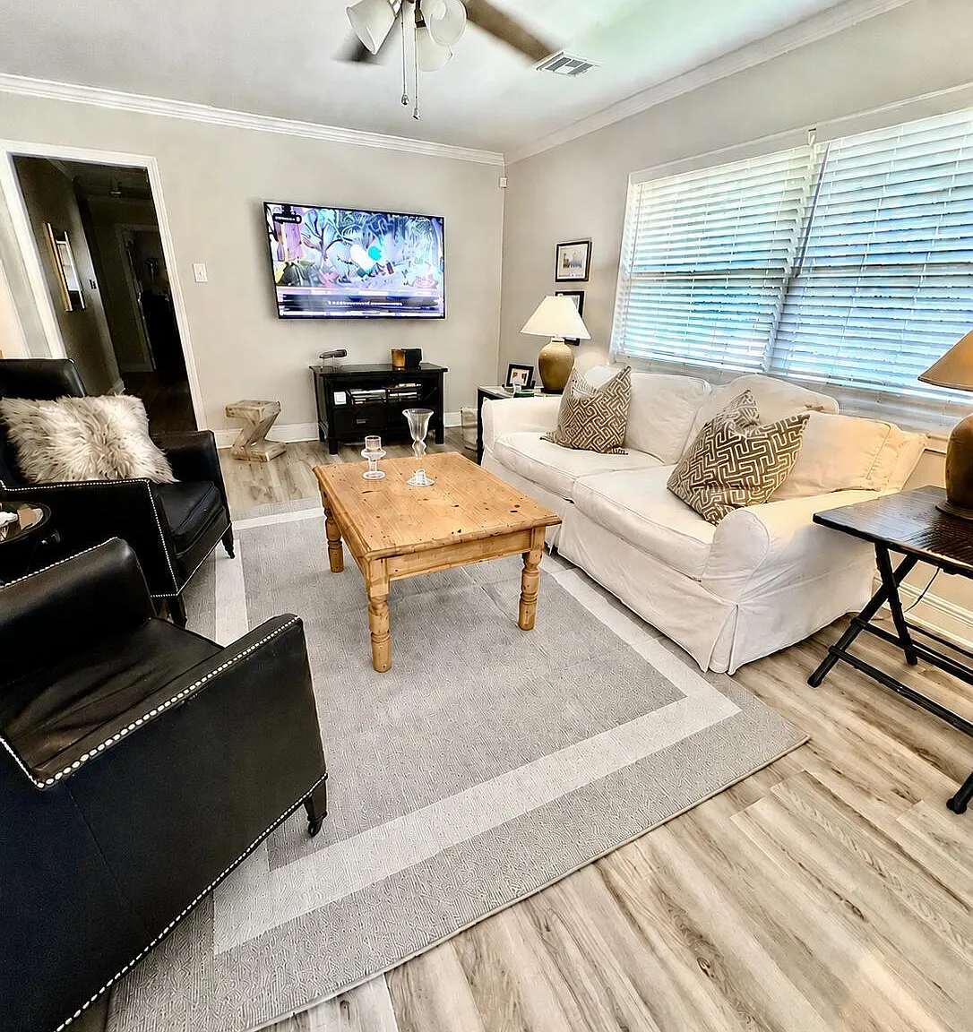 4 bed, 2.0 bath, 1964 sqft, $2,200 — Photo 3