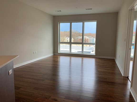 5th image of 3525 Washington St #313