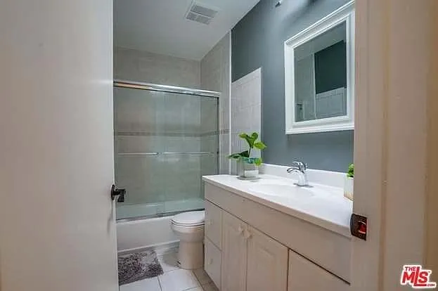 321 N Palm Dr #5 — Photo 8
