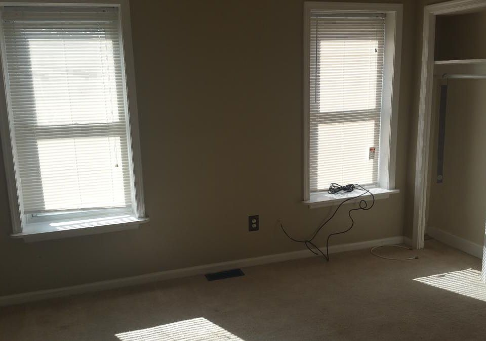 1st image of 709 E 10th St
