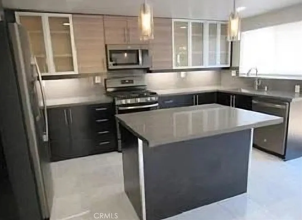 3 bed, 1441 sqft, $3,300 — Photo 1