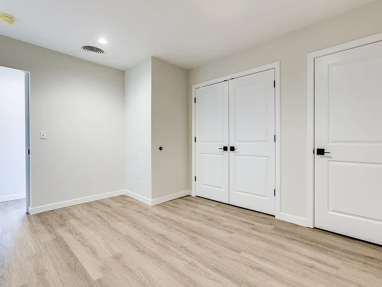 NOW LEASING - GALLERY GARDEN APTS — Photo 62