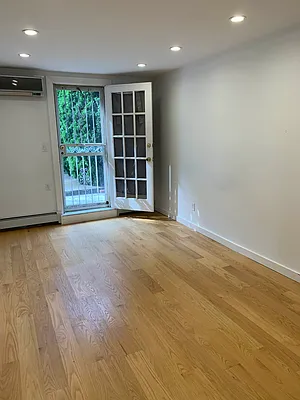 Rented by Halvatzis Realty | media 25