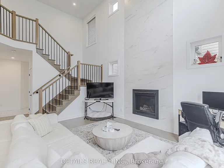 67 Viceroy Mews — Photo 18
