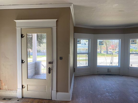 3rd image of 540 N 10th Ave