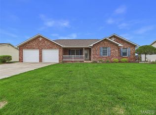 1121 Lakeview Dr, Breese, IL