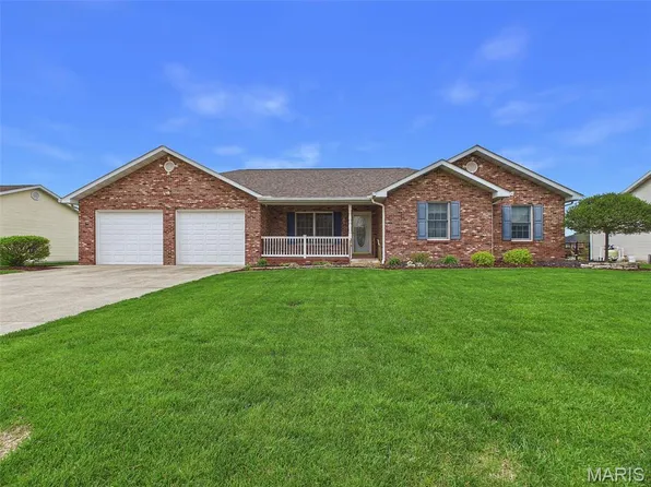 1121 Lakeview Dr, Breese, IL 62230