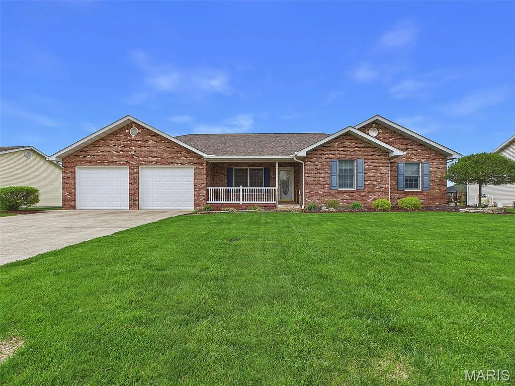 1121 Lakeview Dr photo 1