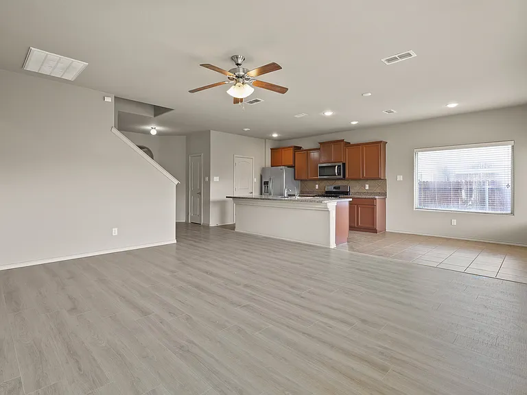 1804 Capulin Rd — Photo 9