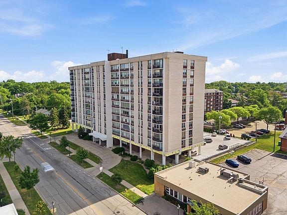 3rd image of 33 N Main St APT 6G