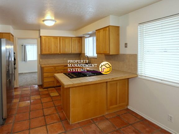 5th image of 2466 E Cinnabar Ln #7150