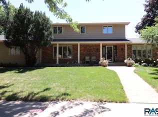 2013 E 54th St, Sioux Falls, SD 57103