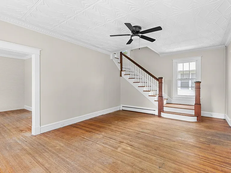 149 Beach Rd — Photo 9