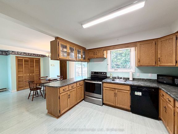 3rd image of 359 Crawford St