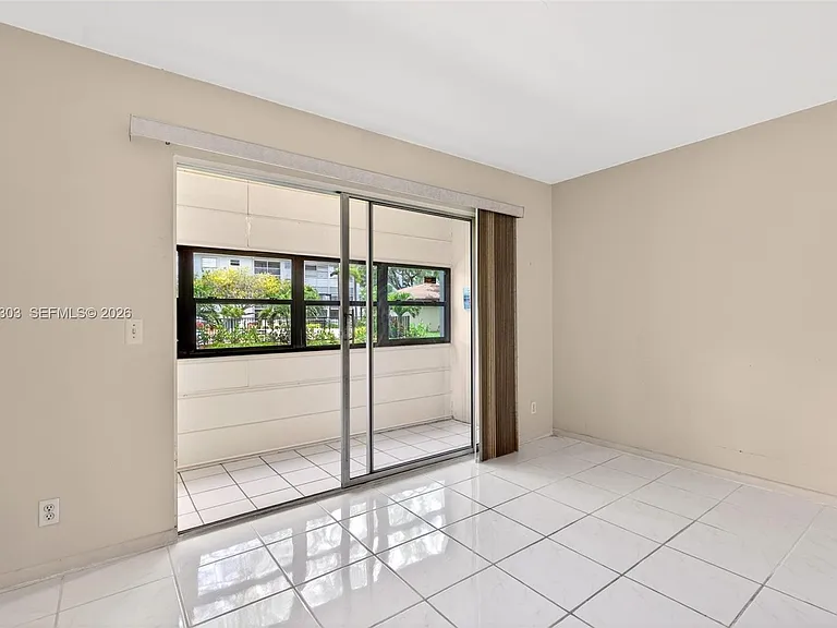 1400 SW 124th Ter #111Q — Photo 12
