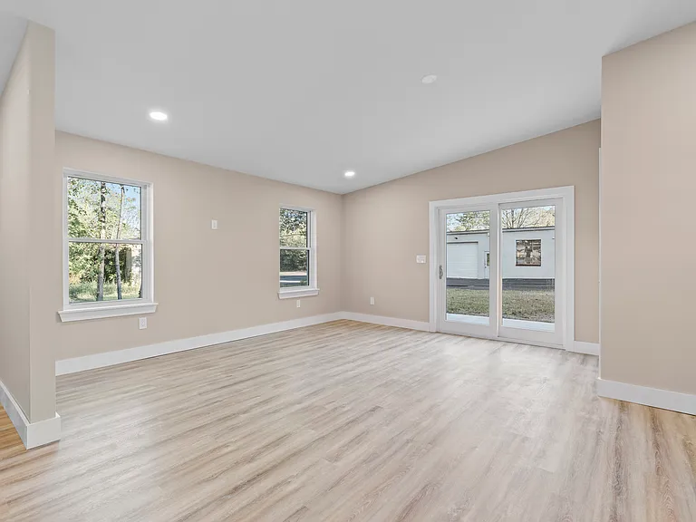 325 W Reliance Rd — Photo 15