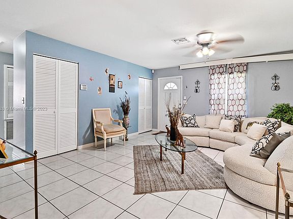 3rd image of 765 E Prima Vista Blvd