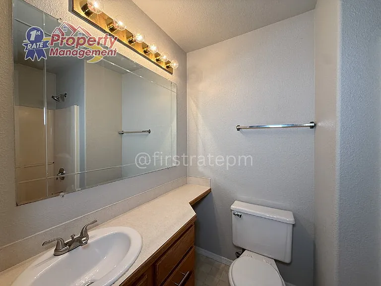2918 W Stewart Ave #201 — Photo 11