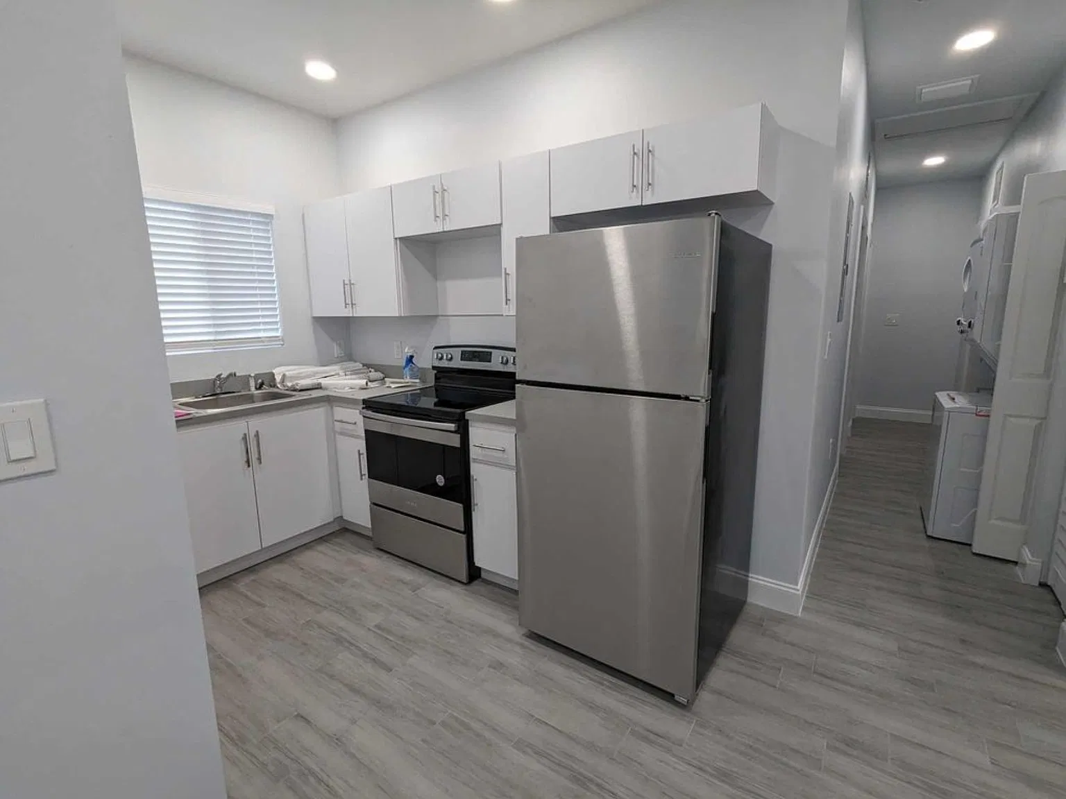 3 bed, 950 sqft, $3,200 — Photo 4