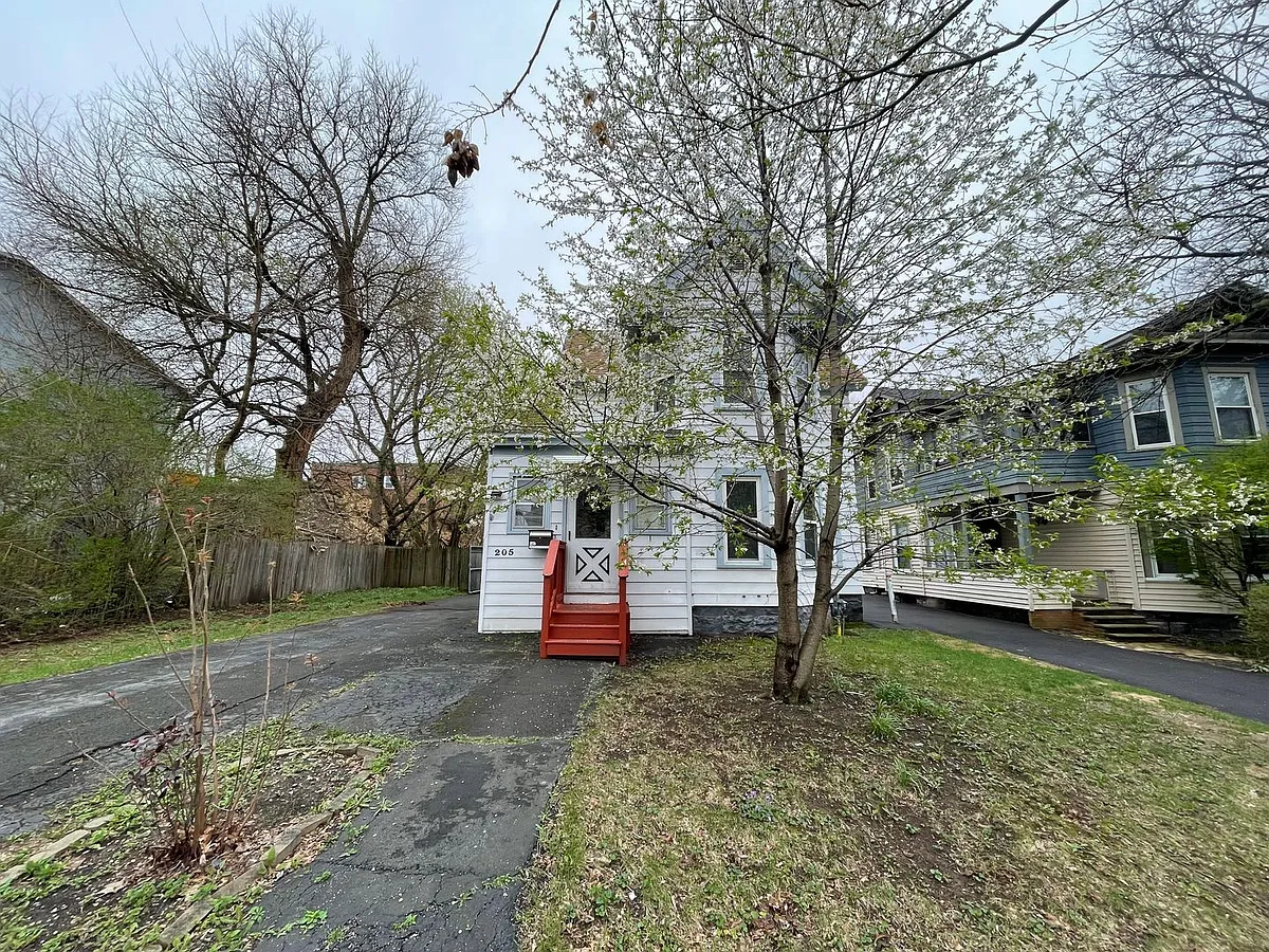 Building Photo - 205 Cayuga St