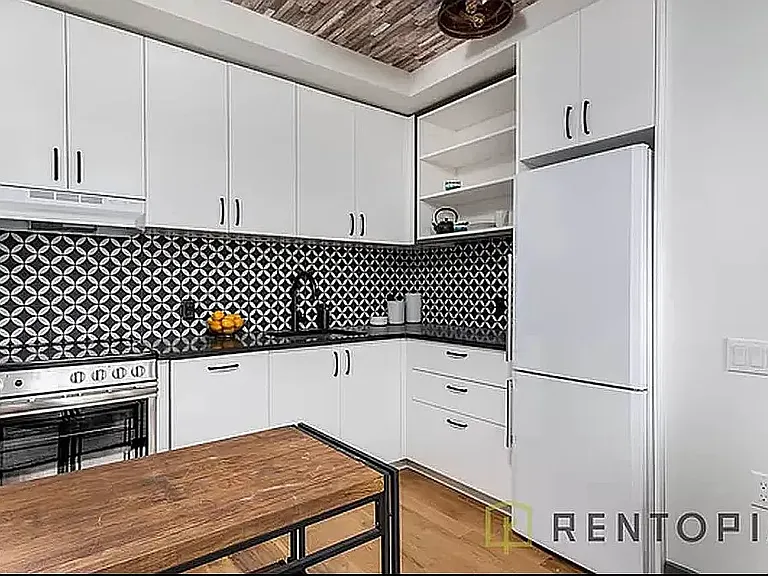 338 Evergreen Ave #424 — Photo 3