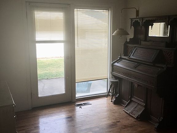 5th image of 605 E Richmond Ave