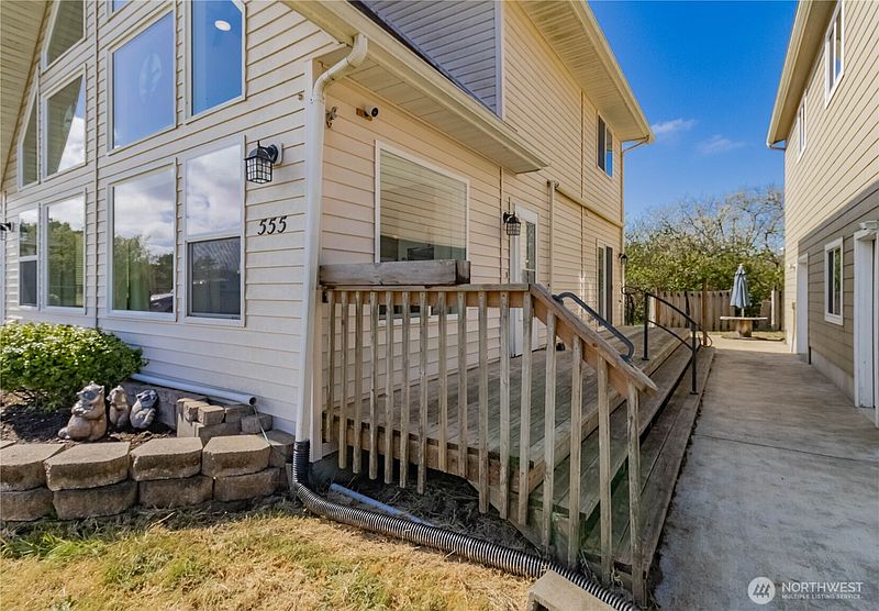 5th image of 555 Ensign Avenue NW