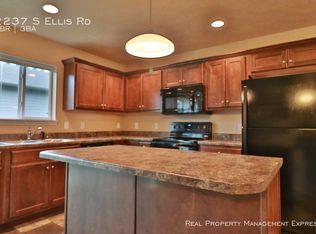 2237 S Ellis Rd, Sioux Falls, SD 57106