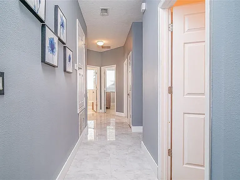 523 Cascading Creek Ln — Photo 3