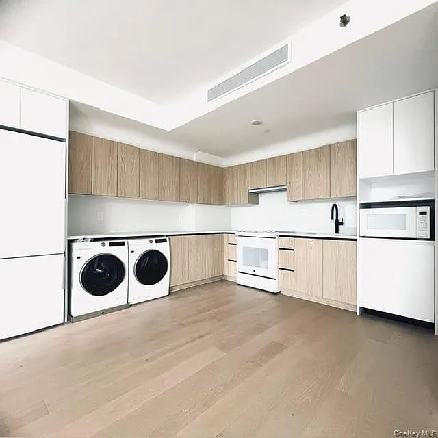 1807 66th St — Photo 2