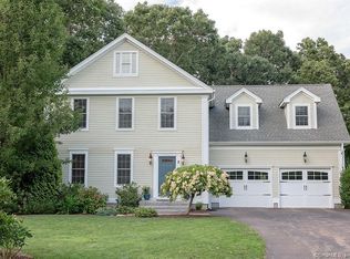 8 Cowell Ct, Pawcatuck, CT 06379
