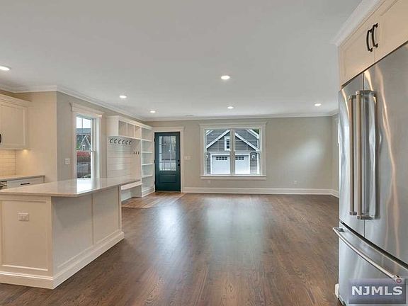 5th image of 58 Darlington Ave