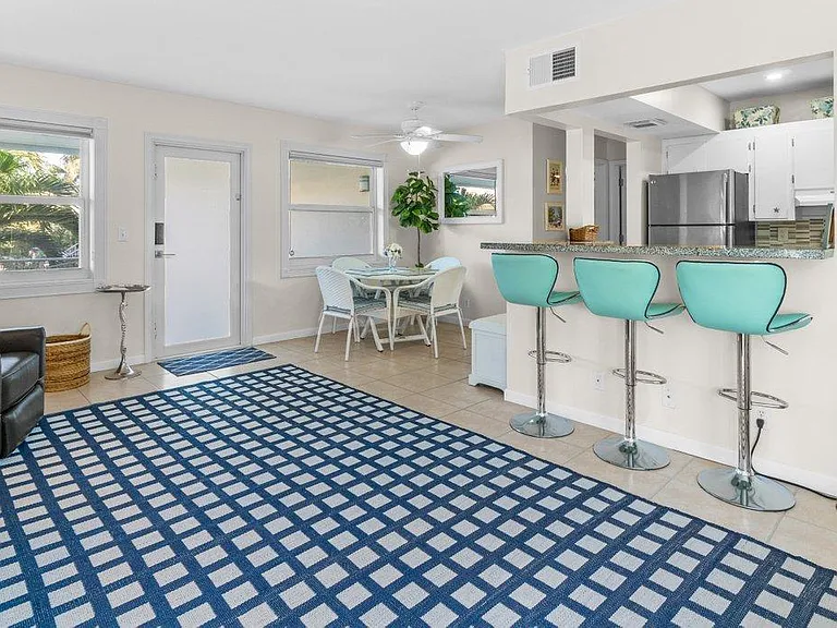 100 Venetian Dr #9 — Photo 9