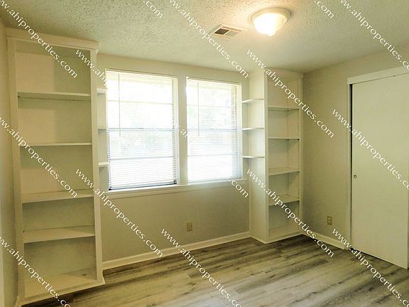 2nd image of 3424 Elaine Dr