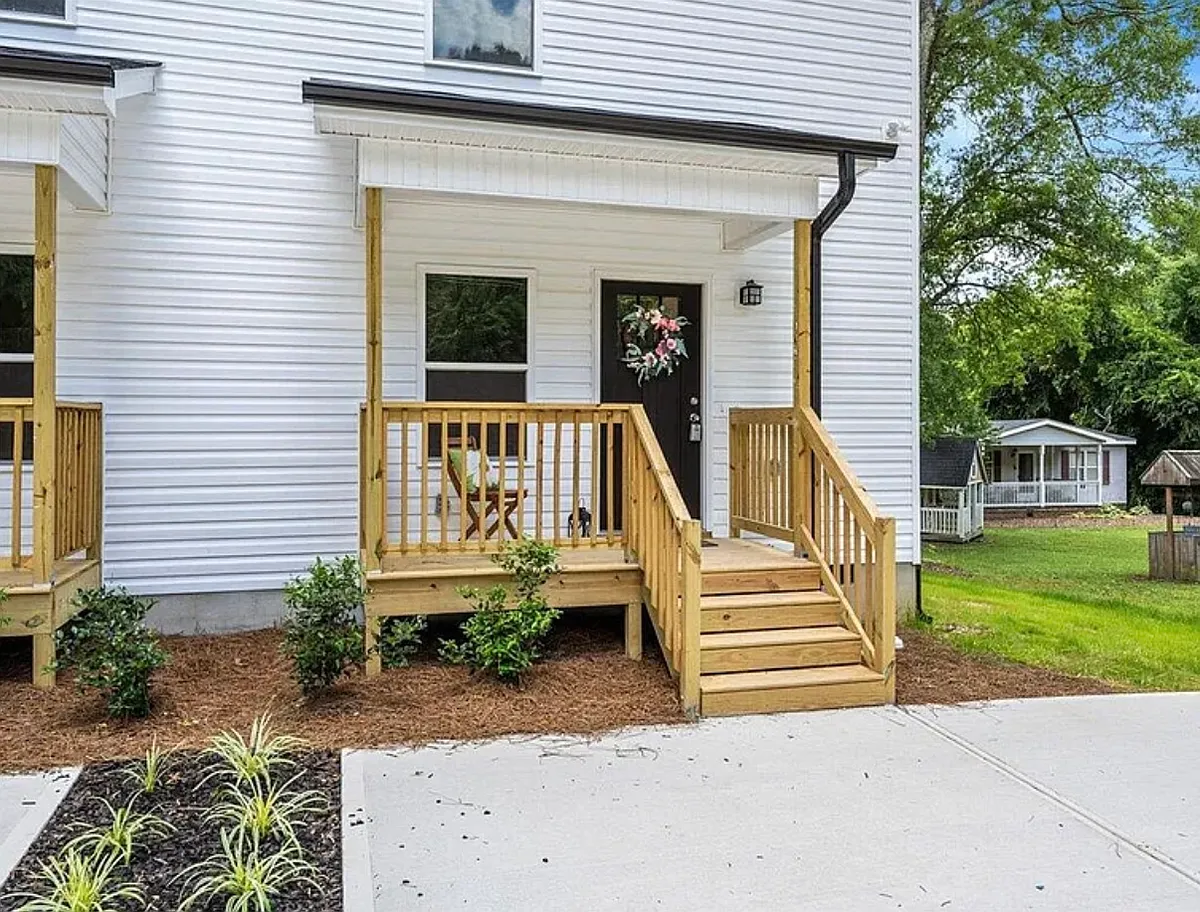 Building Photo - 2252 Pinecroft Dr