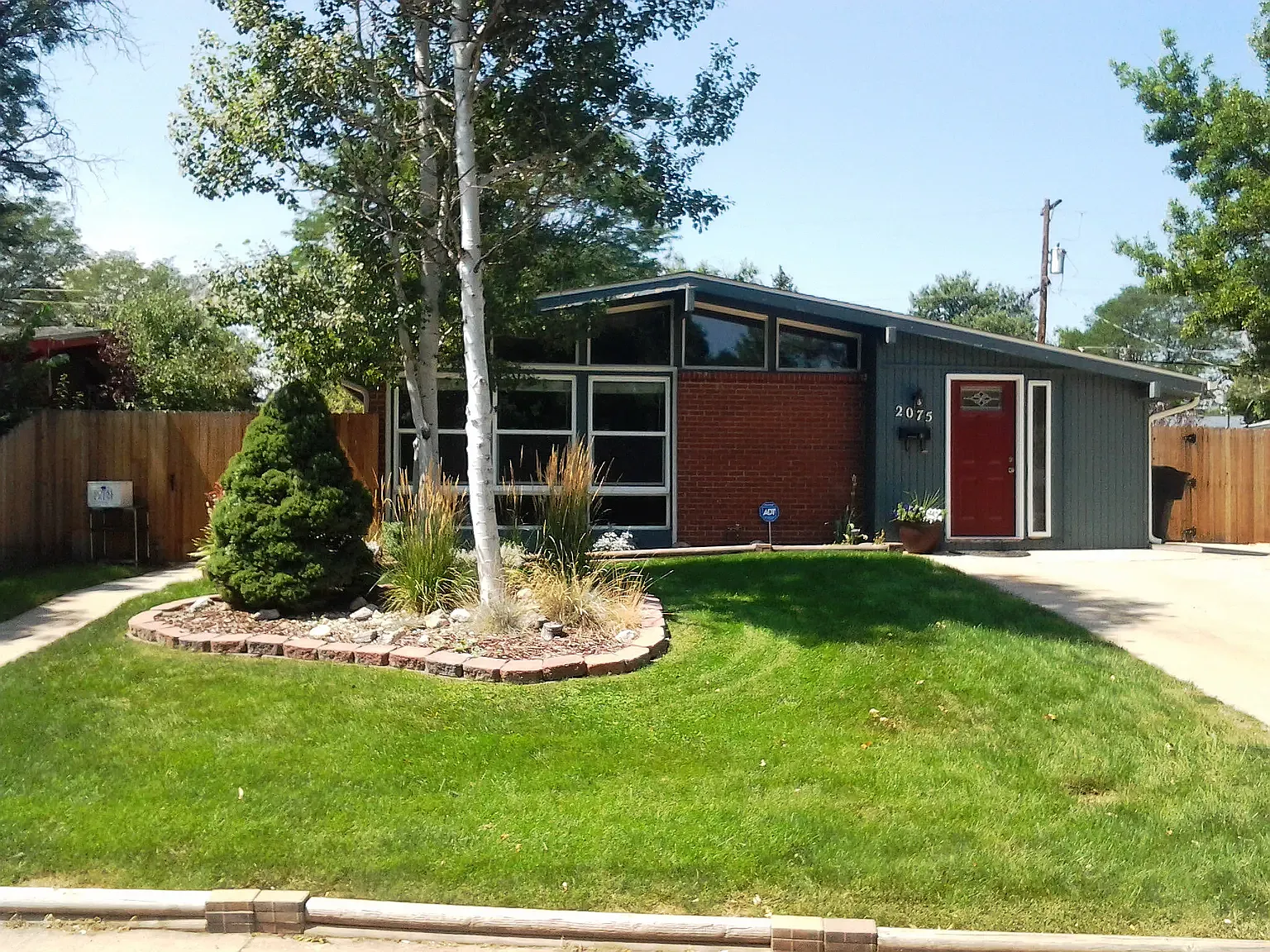 3 bed, 1987 sqft, $2,800 — Photo 1