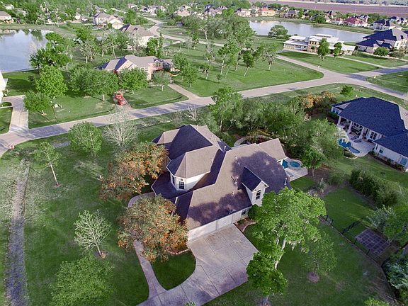 3rd image of 8810 Saxonwood Ct