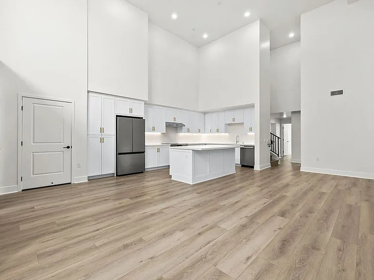 24722 Del Prado Ave #202 — Photo 4