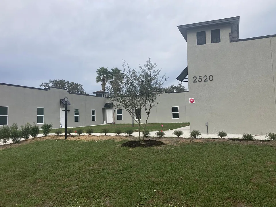 2520 Lakeview Dr #4