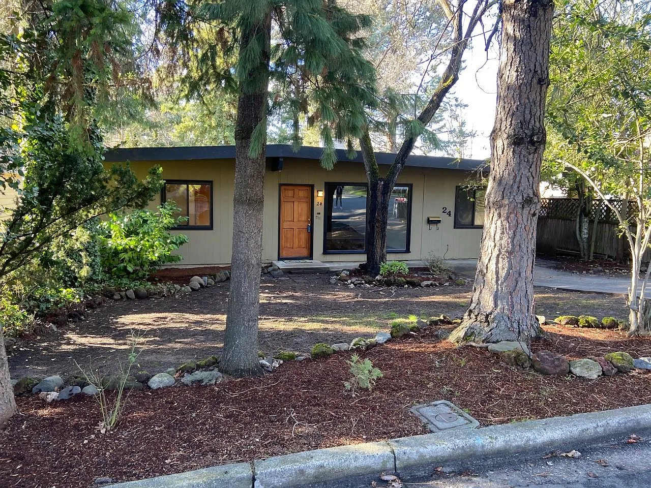 24 Eastwood Dr photo 1