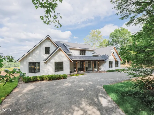 45 Mane St, Equinunk, PA 18417