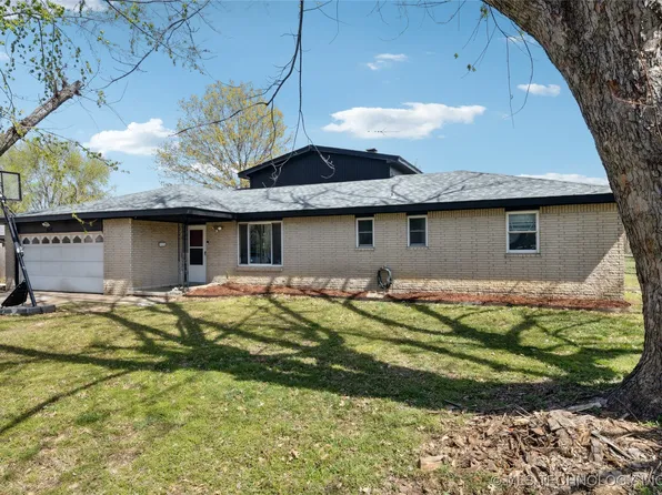 624 Maple St, Oologah, OK 74053