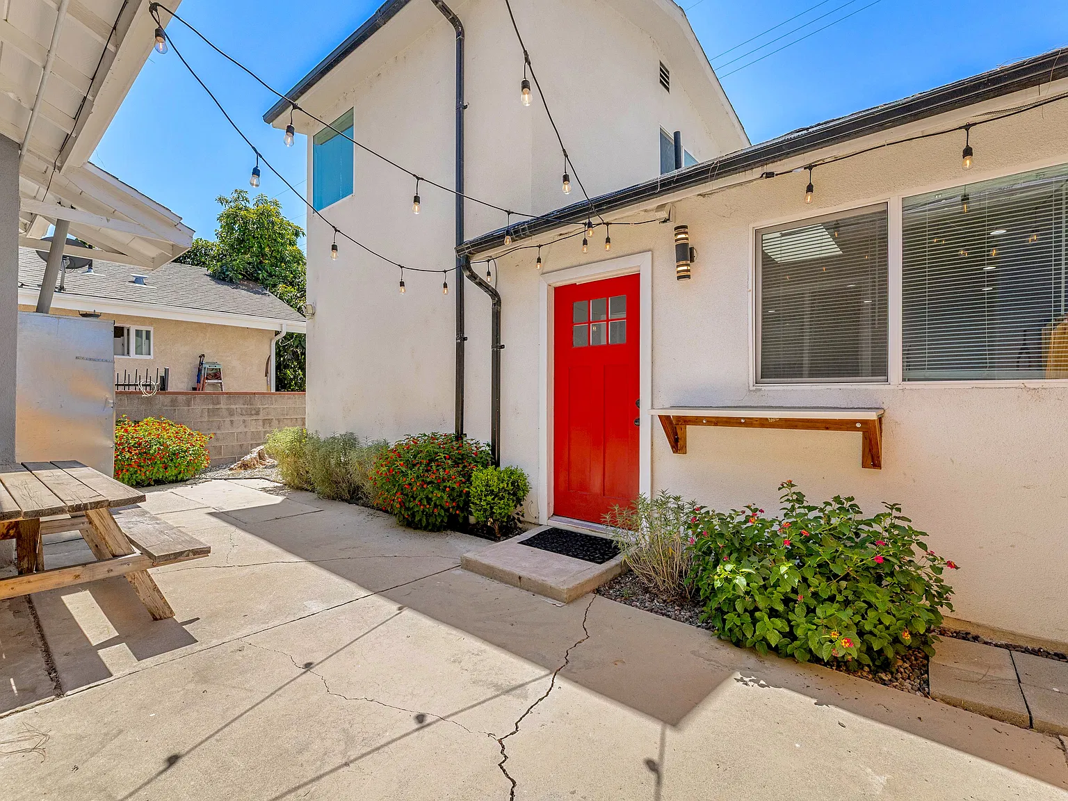 6731 Amigo Ave — Photo 1