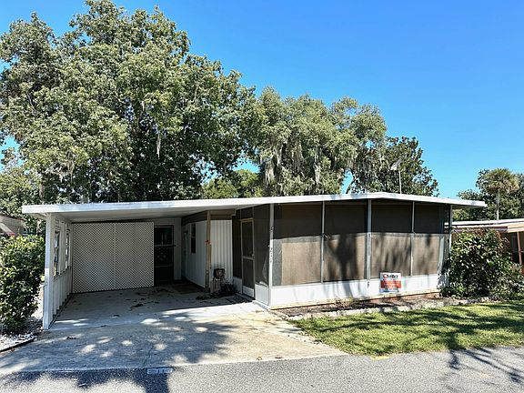 2nd image of 211 Royal Dr