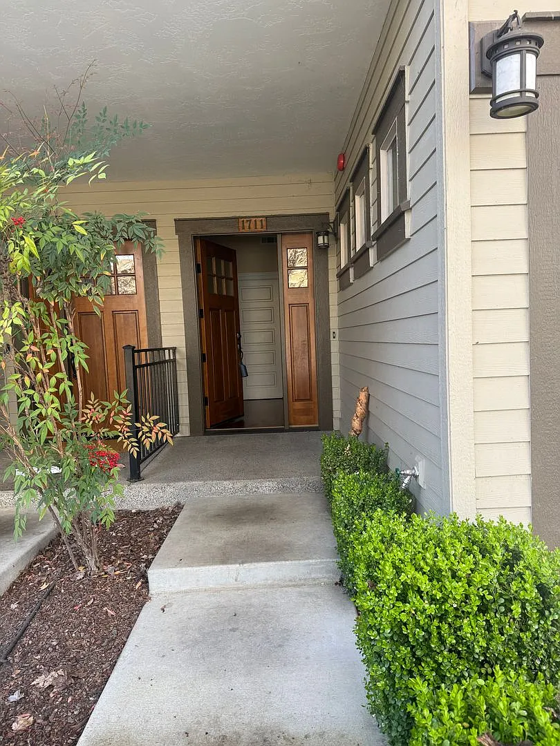 2bed 2.5 Bath - Townhome In A Quiet Neighborhood — Photo 2