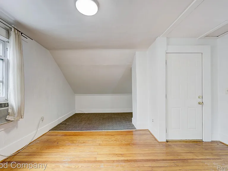 245 W Webster Ave — Photo 15